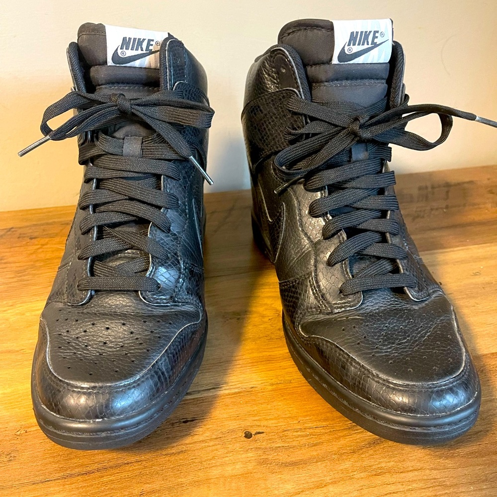 Nike black platform sneaker women’s US 9.5